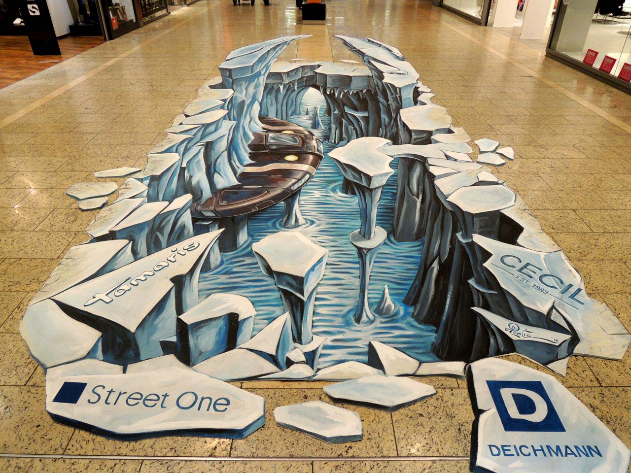Eastgate UFO, 3D Street Painting Berlin 2014