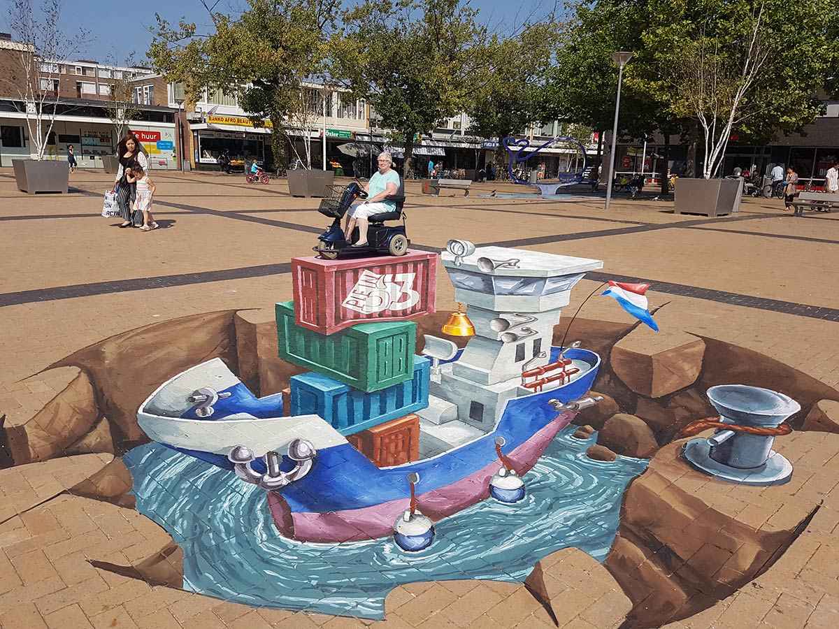 3D Streetpainting ‘3D Boat’ at Plein 53, Rotterdam